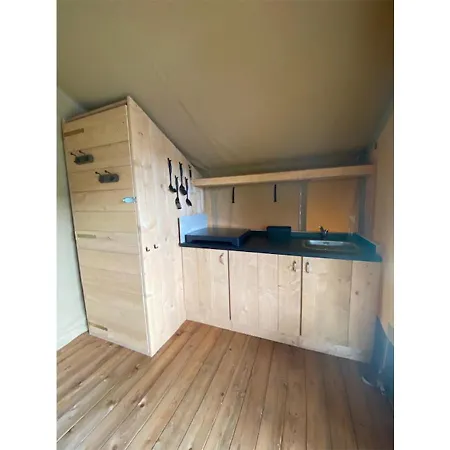 Minicamping De Lindenhoeve - Safaritent Konijntje Dağ evi Nistelrode