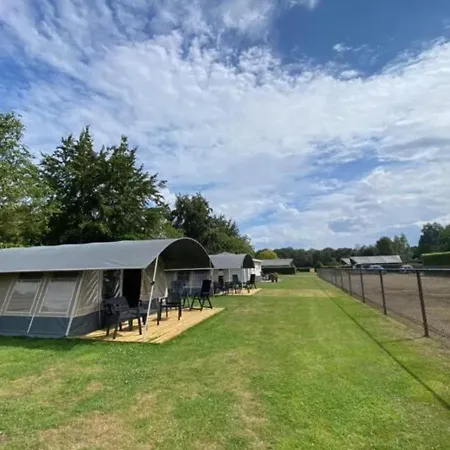 Minicamping De Lindenhoeve - Safaritent Konijntje Dağ evi